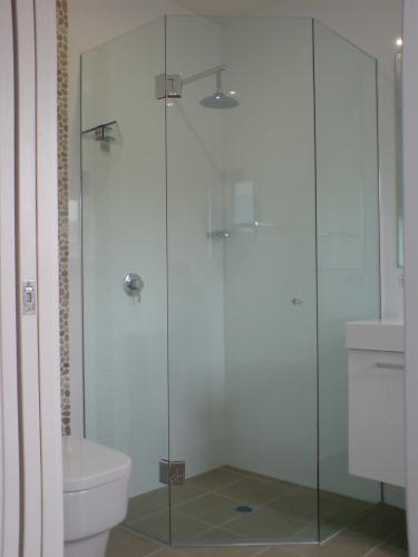 Great Lakes Wardrobes & Shower Screens - Renee 0
