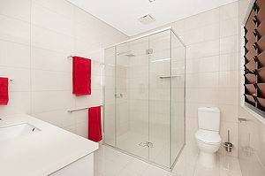 Signature Glass & Aluminium - Renee 1