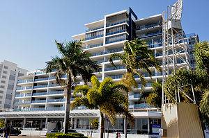 Signature Glass & Aluminium - Renee 6