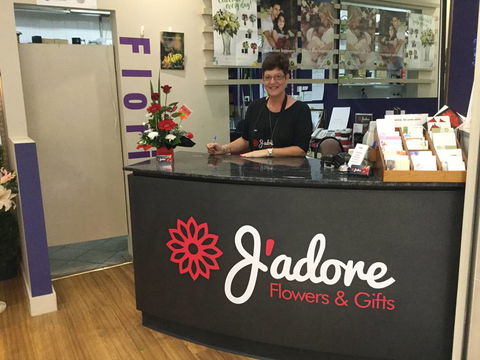 J’adore Flowers & Gifts - Renee 3