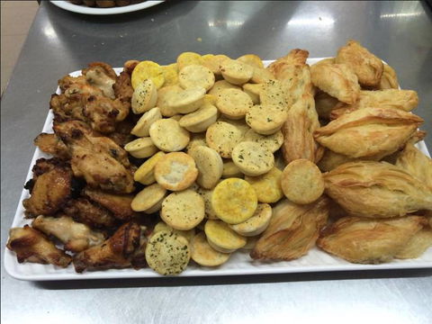 Vella’s Foodstore Catering - Internet Find 3