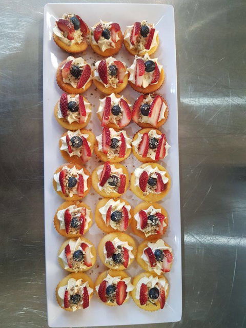 BIG Ronny’s Catering & Fussea Buggers - Renee 2