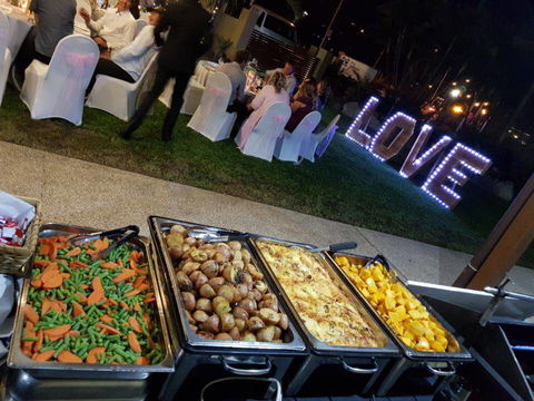 BIG Ronny’s Catering & Fussea Buggers - Renee 3