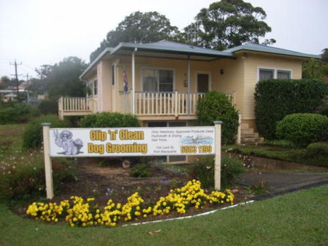 Clip ‘n’ Clean Dog Grooming - Renee 0