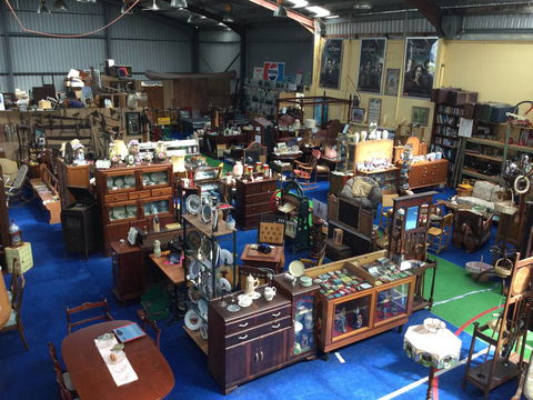 Sparkles Antiques & Rare Collectables - Renee 0