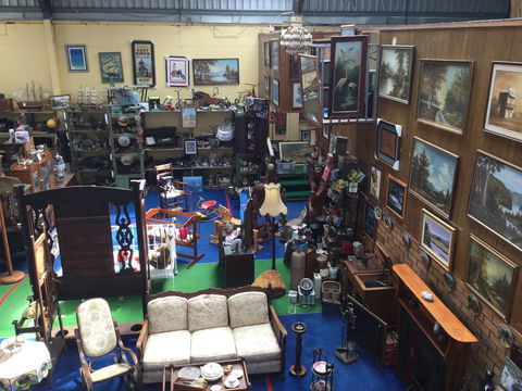 Sparkles Antiques & Rare Collectables - Renee 1