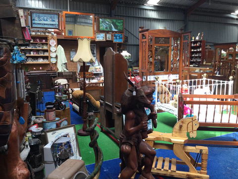 Sparkles Antiques & Rare Collectables - Renee 3