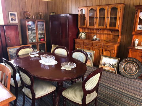 Paraphernalia Antiques & Collectables - Renee 0