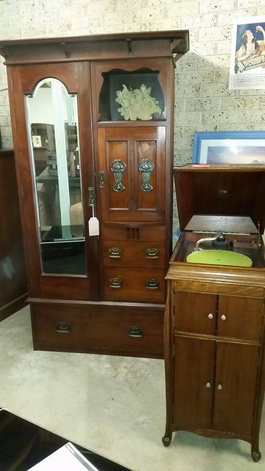 Antique Dealers Warilla NSW Qld Realsetate