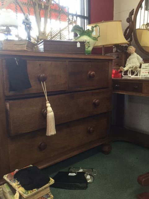 Antiques & Flash Trash - Internet Find 0