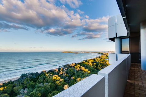 Pacific Towers Beach Resort - Qld Realsetate 1