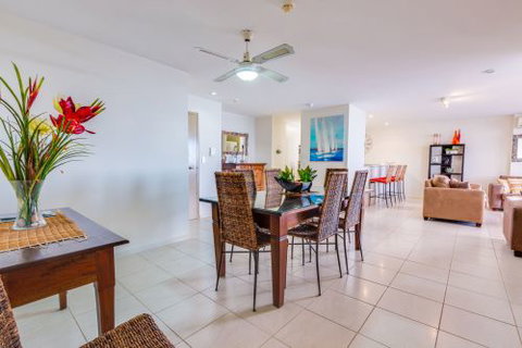 Pacific Towers Beach Resort - Qld Realsetate 3