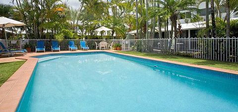 Caribbean Noosa Apartments - Swimm 3