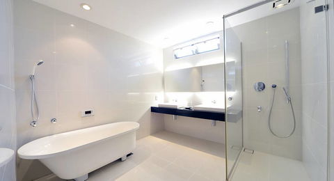 Showertech - Renee 1
