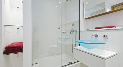 Showertech - Renee 2