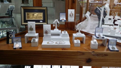 Myatt Jewellers - Internet Find 0