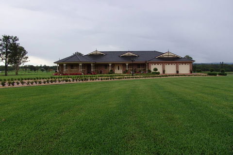 Roberts Turf Supplies - Qld Realsetate 0
