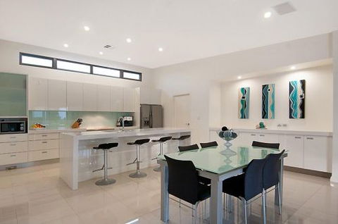 Dezigner Finishes Professional Painting & Decorating - Swimm 1