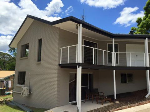 Dezigner Finishes Professional Painting & Decorating - Swimm 4