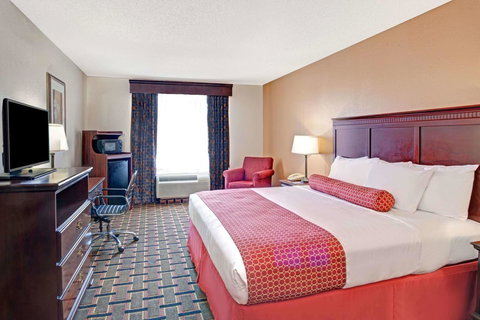 Baymont By Wyndham Kennesaw - Internet Find 33