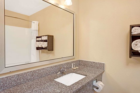 Baymont By Wyndham Kennesaw - Internet Find 37