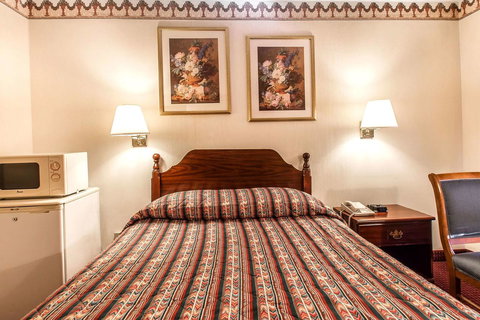 Econo Lodge Helen - Swimm 17
