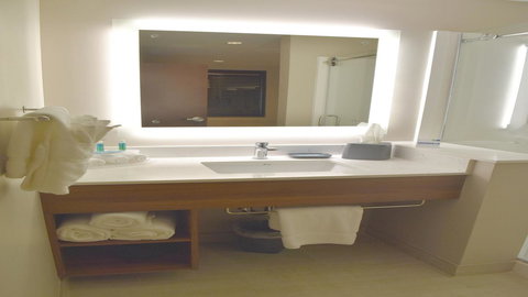 Holiday Inn Express & Suites Helen - Swimm 8