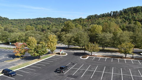Holiday Inn Express & Suites Helen - Swimm 13