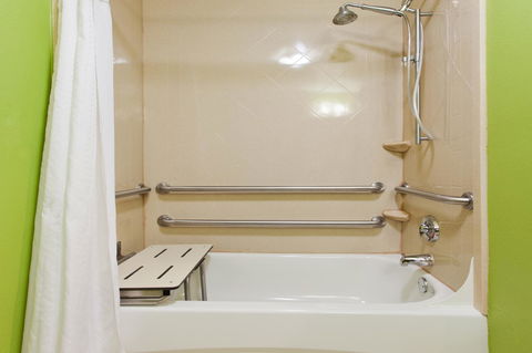 Holiday Inn Express Rome-East - Renee 23