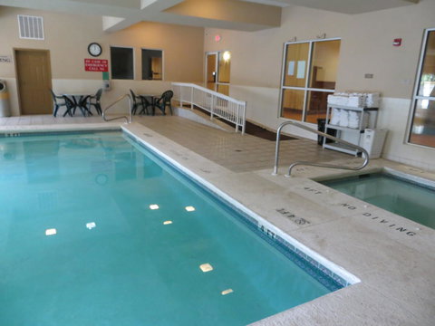 Country Inn & Suites By Radisson, Helen, GA - Swimm 29