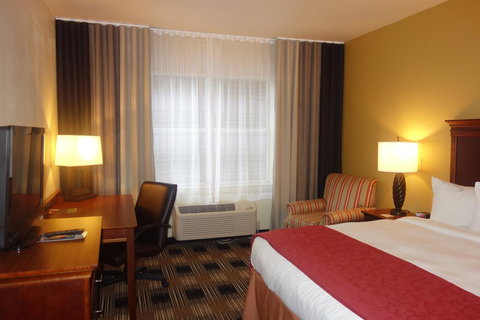 Country Inn & Suites By Radisson, Helen, GA - Swimm 7
