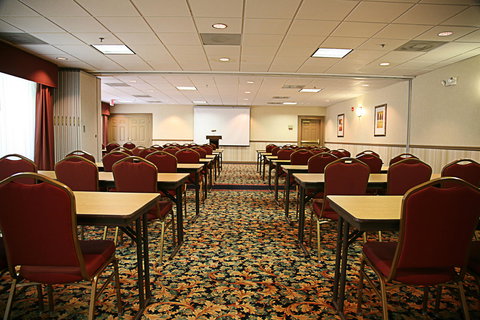 Country Inn & Suites By Radisson, Helen, GA - Swimm 25