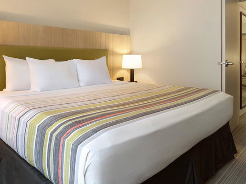 Country Inn & Suites By Radisson, Helen, GA - Swimm 34