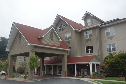 Country Inn & Suites By Radisson, Helen, GA - Swimm 19