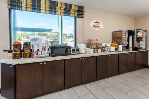 Super 8 By Wyndham Valdosta/Conf Center Area - Renee 12