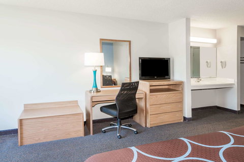 Super 8 By Wyndham Valdosta/Conf Center Area - Renee 18