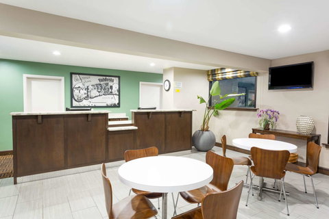 Super 8 By Wyndham Valdosta/Conf Center Area - Renee 14