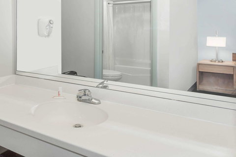 Super 8 By Wyndham Valdosta/Conf Center Area - Renee 9