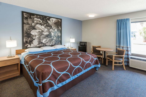 Super 8 By Wyndham Valdosta/Conf Center Area - Renee 16