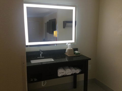 Quality Inn - Renee 5