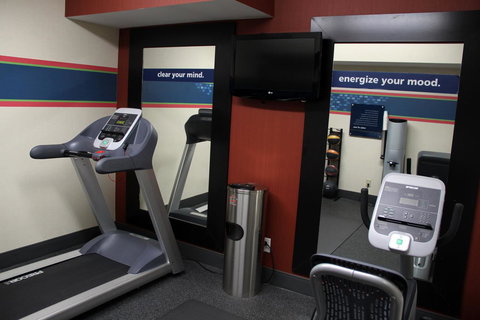 Hampton Inn Helen - Swimm 22