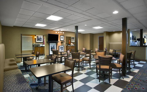 Hampton Inn Helen - Swimm 19