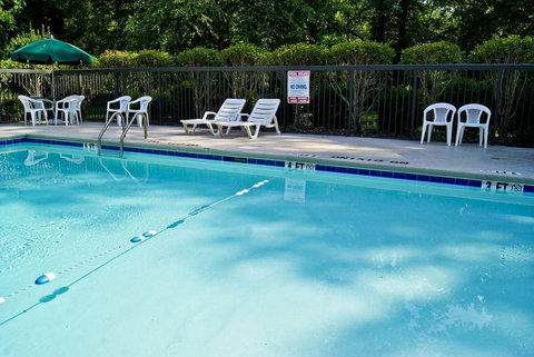 Hampton Inn Helen - Swimm 23