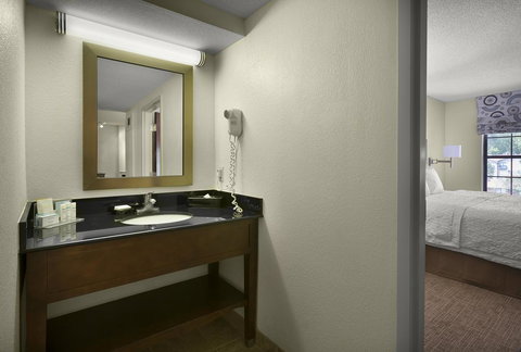 Hampton Inn Helen - Swimm 13