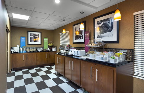 Hampton Inn Helen - Swimm 18