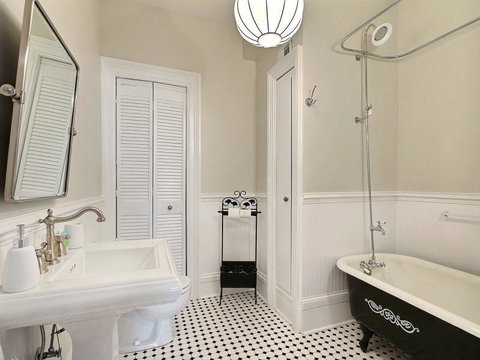 Southern Jewel Main House - Renee 4