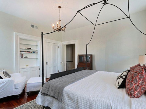 Southern Jewel Main House - Renee 8