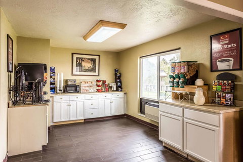 Econo Lodge Idaho Falls - Renee 9