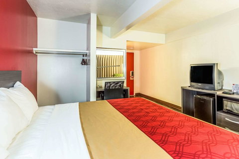 Econo Lodge Idaho Falls - Renee 12