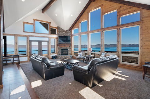 8 Bed 5 Bath Vacation Home In Fish Haven - Internet Find 0